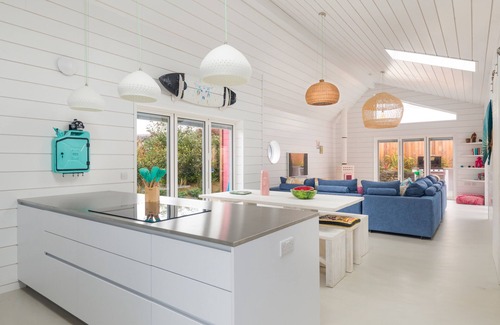 Gwithian Ski Chalet | Luxury 2 Bed Beach House - Hot Tub, Sauna, Next to Beach