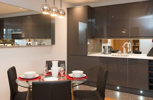 St Albans Apartment | Luxury 2-bed, city centre, free parking & WiFi