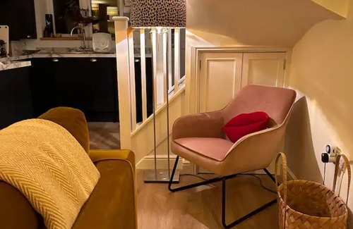 Melbourne House | Luxury 2 bed cottage in the centre of Melbourne