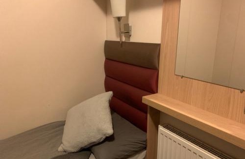 St George House | luxury 2 bed lodge sleeps up to 6, free parking, Wi-Fi, E3 Whitehouse leisure park towyn