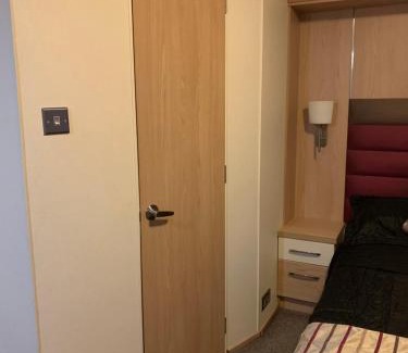 St George House | luxury 2 bed lodge sleeps up to 6, free parking, Wi-Fi, E3 Whitehouse leisure park towyn