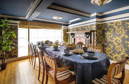 Saffron Walden House | Luxury 2 Bed Manor House With Hot Tub, Cinema Room, Sky TV