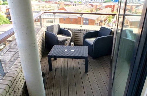 Stonebridge Apartment | Luxury 2 Bed Penthouse Apartment near station