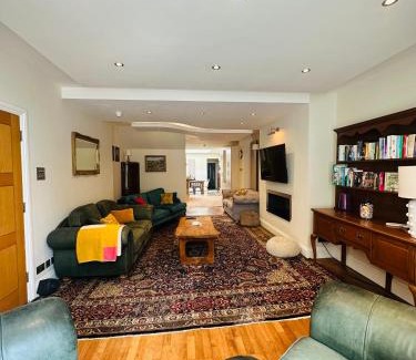 Southampton City Centre House | Luxury 2-bed stay, Rooftop Terrace, Hot tub, By Cruise Terminal, Oxford Street