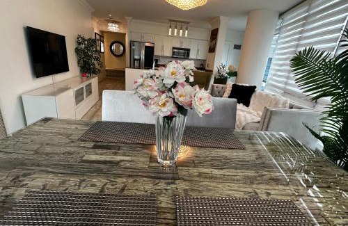 CityPlace Apartment | Luxury 2 Bed Suites Downtown Toronto