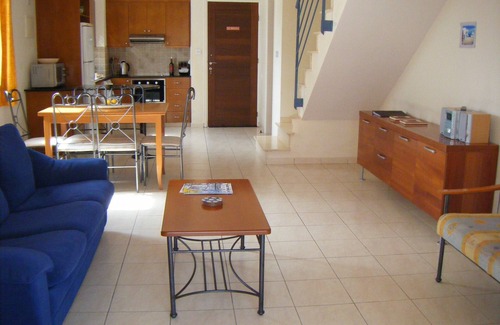 Universal Villa | Luxury 2 Bed Villa (sleeps 6) in Paphos - Beautiful Pool, Close to Sea