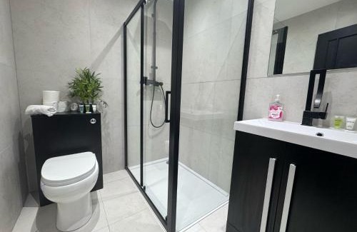 Uxbridge North Apartment | Luxury 2 Bed West London, Free Parking
