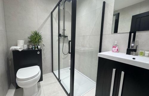 Uxbridge North Apartment | Luxury 2 Bed West London, Free Parking