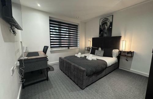 Uxbridge North Apartment | Luxury 2 Bed West London, Free Parking