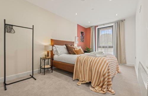 Leeds Apartment | Luxury 2-Bed with Balcony & Secure Parking