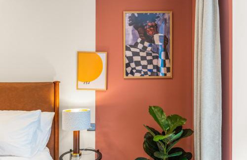 Leeds Apartment | Luxury 2-Bed with Balcony & Secure Parking