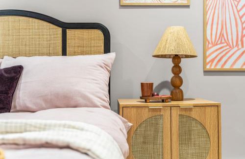 Leeds Apartment | Luxury 2-Bed with Balcony & Secure Parking