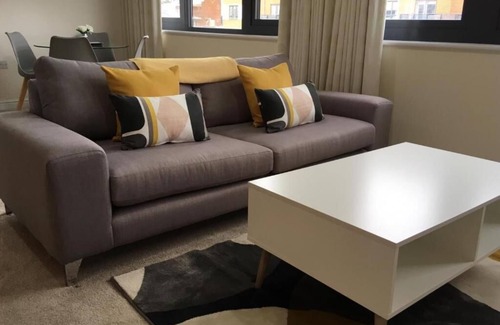 Rushmoor District Apartment | Luxury 2 bedroom, 2 bathroom apartment close to exhibition centre