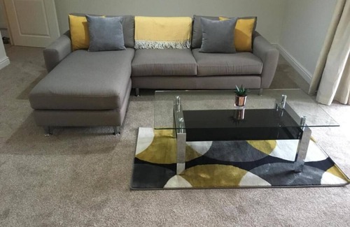 Rushmoor District Apartment | Luxury 2 bedroom, 2 bathroom apartment close to exhibition centre