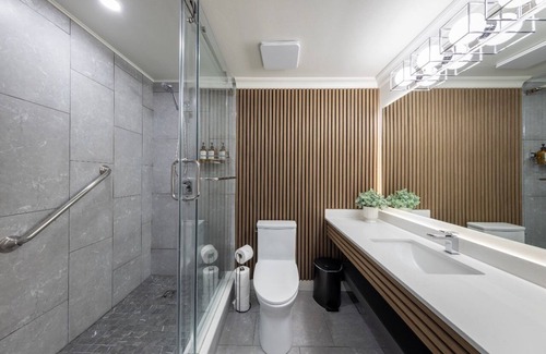 Coal Harbour Hotel | Luxury 2 Bedroom 2 King Beds in Hotel Downtown