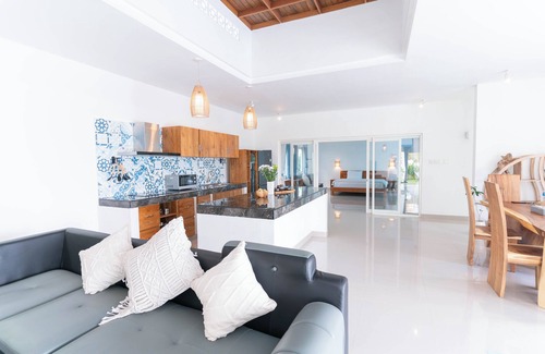 Pecatu Villa | Luxury 2-bedroom 500m² Oceanview Villa with infinity pool, lagre garden and BBQ.