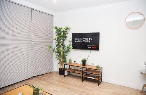 Castlefield Apartment | Luxury 2 Bedroom and bathroom in Central Manchester With Balcony