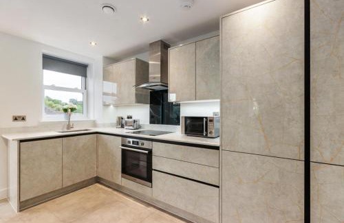Leatherhead Apartment | Luxury 2-Bedroom Apartment, Leatherhead, Sleeps 4
