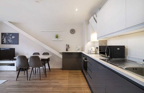 Havering Apartment | Luxury 2 bedroom apartment 5min from station