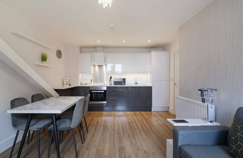 Havering Apartment | Luxury 2 bedroom apartment 5min from station