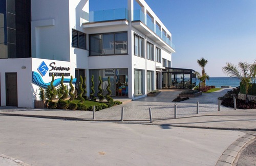Gastria Apartment | LUXURY 2-BEDROOM APARTMENT IN SEAFRONT COMPLEX WITH PRIVATE BEACH