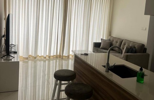 Colombo 02 House | Luxury 2-bedroom apartment in beautiful Colombo with AC, WiFi, fitness room