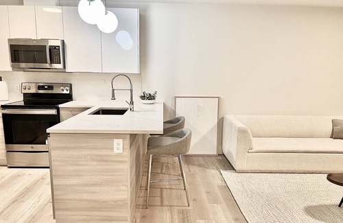Quincy Apartment | Luxury 2 Bedroom Apartment in Heart of Quincy