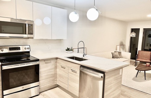 Quincy Apartment | Luxury 2 Bedroom Apartment in Heart of Quincy