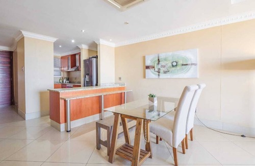 Durban Point Apartment | LUXURY 2 BEDROOM APARTMENT - DBN THE SAILS WATERFRONT