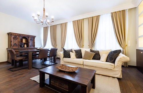 Funfhaus Apartment | Luxury 2-bedroom apartment 15 min away from Schönbrunn castle