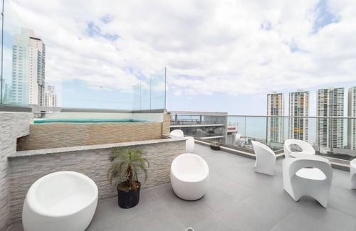 San Francisco Apartment | Luxury 2 bedroom apt free parking and Pool