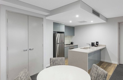 North Sydney Apartment | Luxury 2 Bedroom Balcony Harbour View Suite