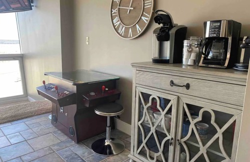 Fort Worth Condo | Luxury 2-bedroom condo in superb Fort Worth with WiFi, fitness room