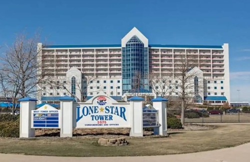 Fort Worth Condo | Luxury 2-bedroom condo in superb Fort Worth with WiFi, fitness room