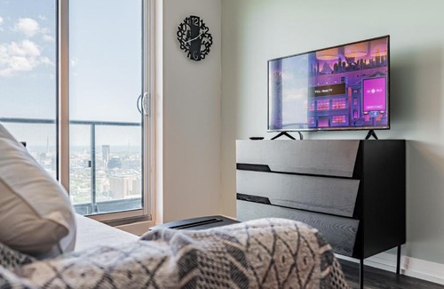 Church and Wellesley House | Luxury 2 Bedroom Condo High Floor close to Eaton Center