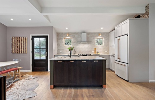 Westfield House | Luxury 2-bedroom Designer Home in Deep Eddy, minutes to Downtown & Lady Lake