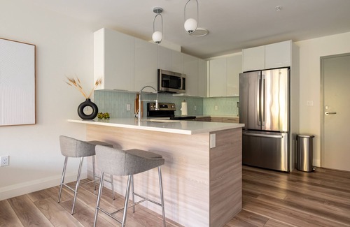 Quincy Apartment | Luxury 2 Bedroom Furnished Apartment in Heart of Quincy