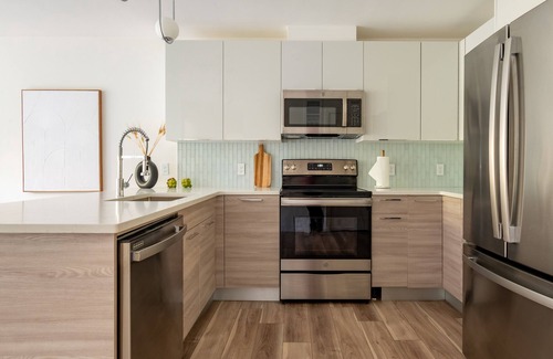 Quincy Apartment | Luxury 2 Bedroom Furnished Apartment in Heart of Quincy