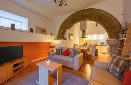 Fort Augustus Apartment | Luxury 2 Bedroom Self Catering Apartment in Historic Abbey On Loch Ness AC25