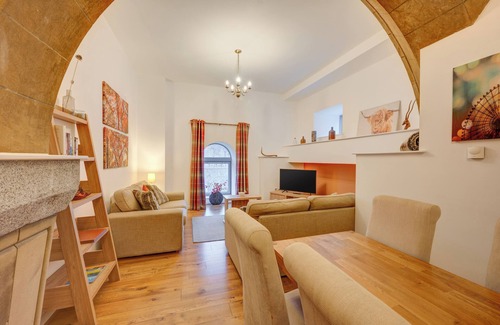 Fort Augustus Apartment | Luxury 2 Bedroom Self Catering Apartment in Historic Abbey On Loch Ness AC25