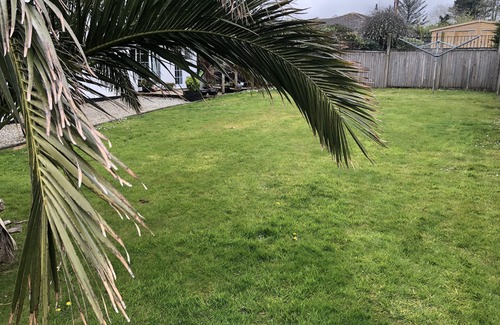 Carbis Bay Apartment | Luxury 2 Bedroom ground floor apartment 10 mins walk from beach.Wifi & desk