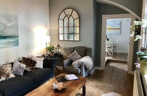 Sheffield Apartment | Luxury 2 bedroom ground floor apartment near Peak District