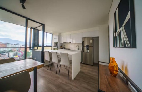 Lalinde Apartment | Luxury 2 Bedroom Highrise Apt: 5 Min from Provenza