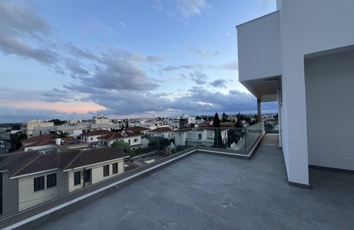 Dasoupolis Apartment | Luxury 2 bedroom penthouse near the city center! Pet-friendly!