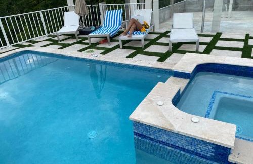 Silver Sands Villa | Luxury 2 Bedroom Rooftop pool View unit #3