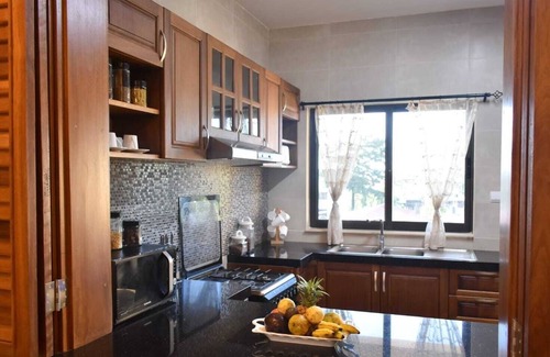 Ras Makamaiwe Apartment | Luxury 2 Bedroom Serviced Apt in Prime Locale