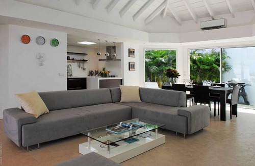 Lurin Apartment | Luxury 2 bedroom situated in Gustavia just a short walk to shops and restaurants