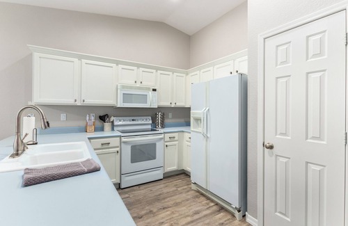 Springfield Lakes House | Luxury 2 bedroom Solera house-WINTER available!