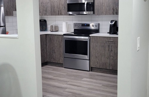 Airdrie House | Luxury 2 Bedroom Suite