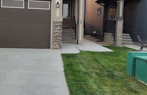 Airdrie House | Luxury 2 Bedroom Suite